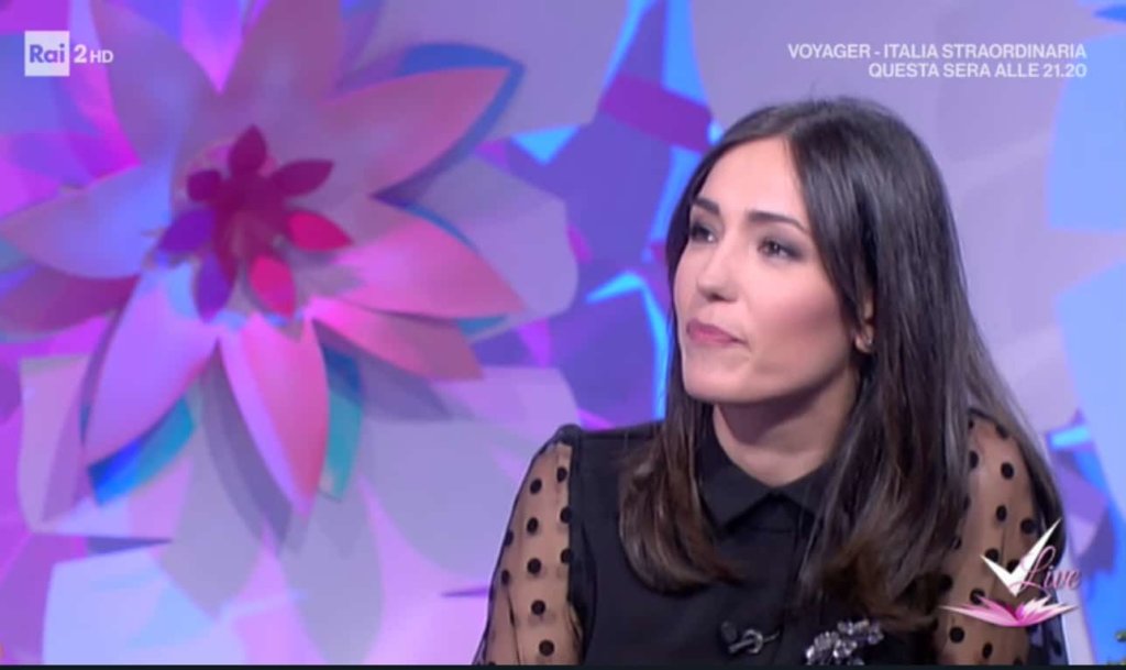 Detto Fatto, il look di Caterina Balivo ed i tutorial di oggi, 8 gennaio 2018