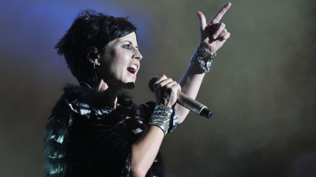 È morta all'età di 46 anni Dolores O’ Riordan, cantante dei Cranberries. Le cause del decesso sono ancora sconosciute