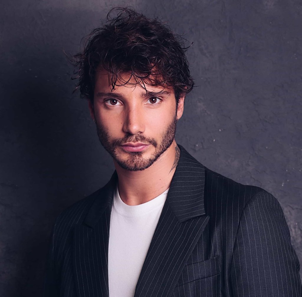 Amici: Stefano De Martino dà l'addio alla scuola, diventa inviato a L'Isola dei Famosi!